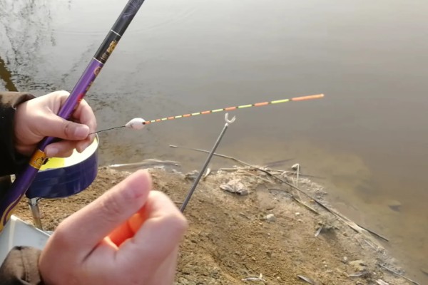 短浮漂和长浮漂的区别，前者翻身速度快、后者翻身速度慢