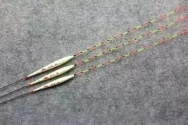 短浮漂和长浮漂的区别，前者翻身速度快、后者翻身速度慢