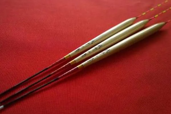 短浮漂和长浮漂的区别，前者翻身速度快、后者翻身速度慢