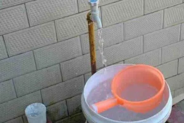 金鱼的换水间隔，通常每隔3-4天换一次