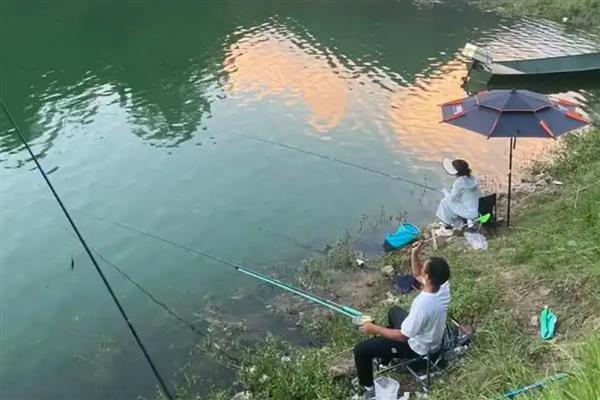 5米4鱼竿的适宜重量，一般为140-160克