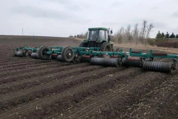 节水抗旱的栽培措施,常见的有增施有机肥、深耕深松等