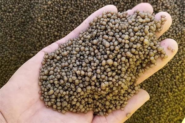 化肥里面的缩二脲有什么危害，含量过高时容易烧苗