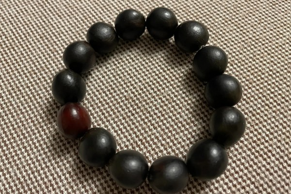 无患子树的果实有什么作用，具有去污、制做化妆品和工艺品等用途