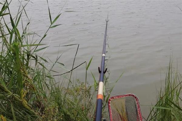 9米的鱼竿用多大的漂，吃铅量需达到5.5克