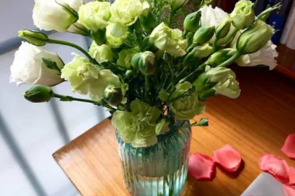 洋桔梗如何醒花，先进行修剪