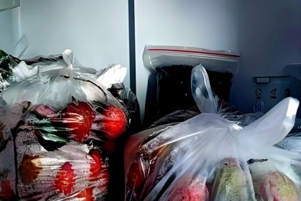 荔枝如何贮运才能保鲜，放在泡沫箱中并加入冰块可保鲜5天左右