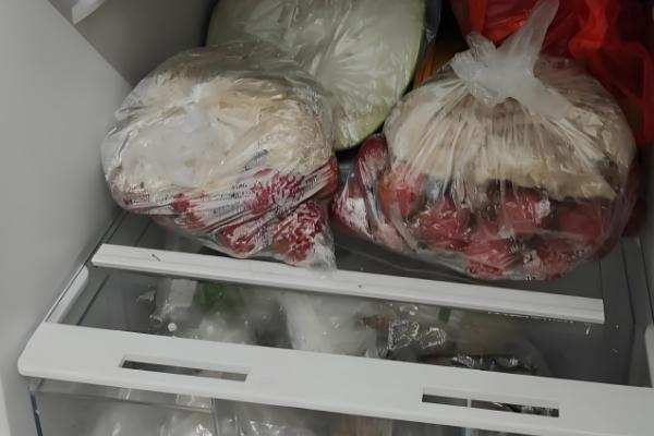 荔枝如何贮运才能保鲜，放在泡沫箱中并加入冰块可保鲜5天左右