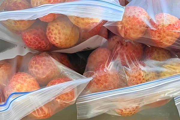 荔枝如何贮运才能保鲜，放在泡沫箱中并加入冰块可保鲜5天左右