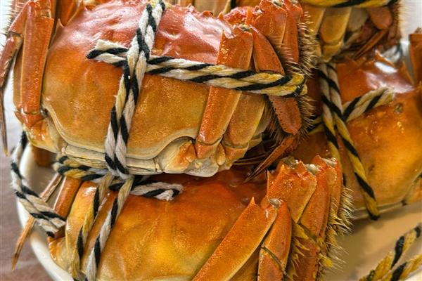 吃螃蟹能喝牛奶吗，吃螃蟹可以喝牛奶