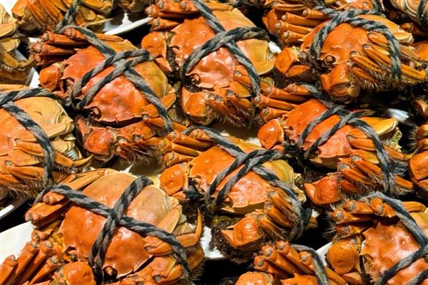 吃螃蟹能喝牛奶吗，吃螃蟹可以喝牛奶