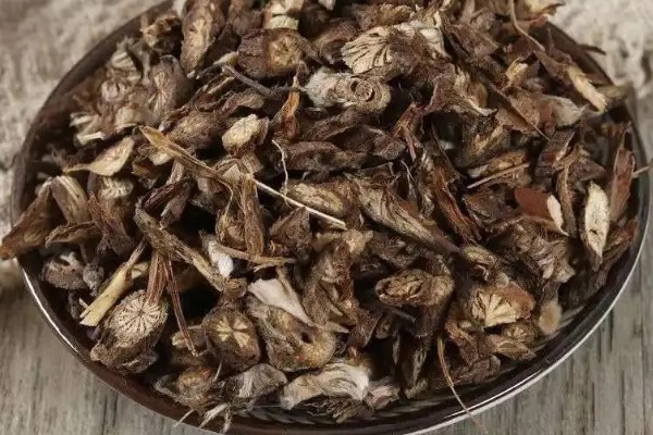 白头翁的种植方法,返青前亩施硫酸钾型复合肥10公斤