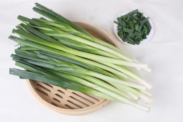 蒜苗有哪些营养价值,含有大量的辣素