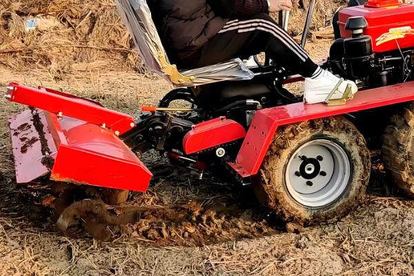 农用小四轮自重几斤,主要跟车的构造有关