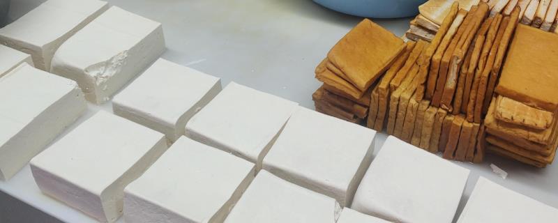 豆制品的种类，常见豆腐、豆浆、大豆粉等食品