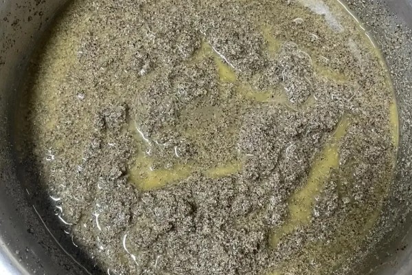 菜籽饼养鳙鱼的技术,要将其制作成饲料使用