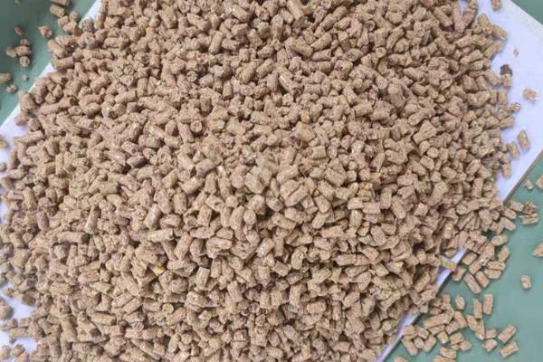 养猪用什么粗饲料，以干草、农副产品类为主