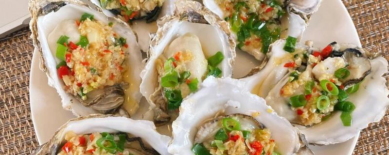 生蚝的食用方法，可以做成蒜蓉蒸生蚝、焗生蚝